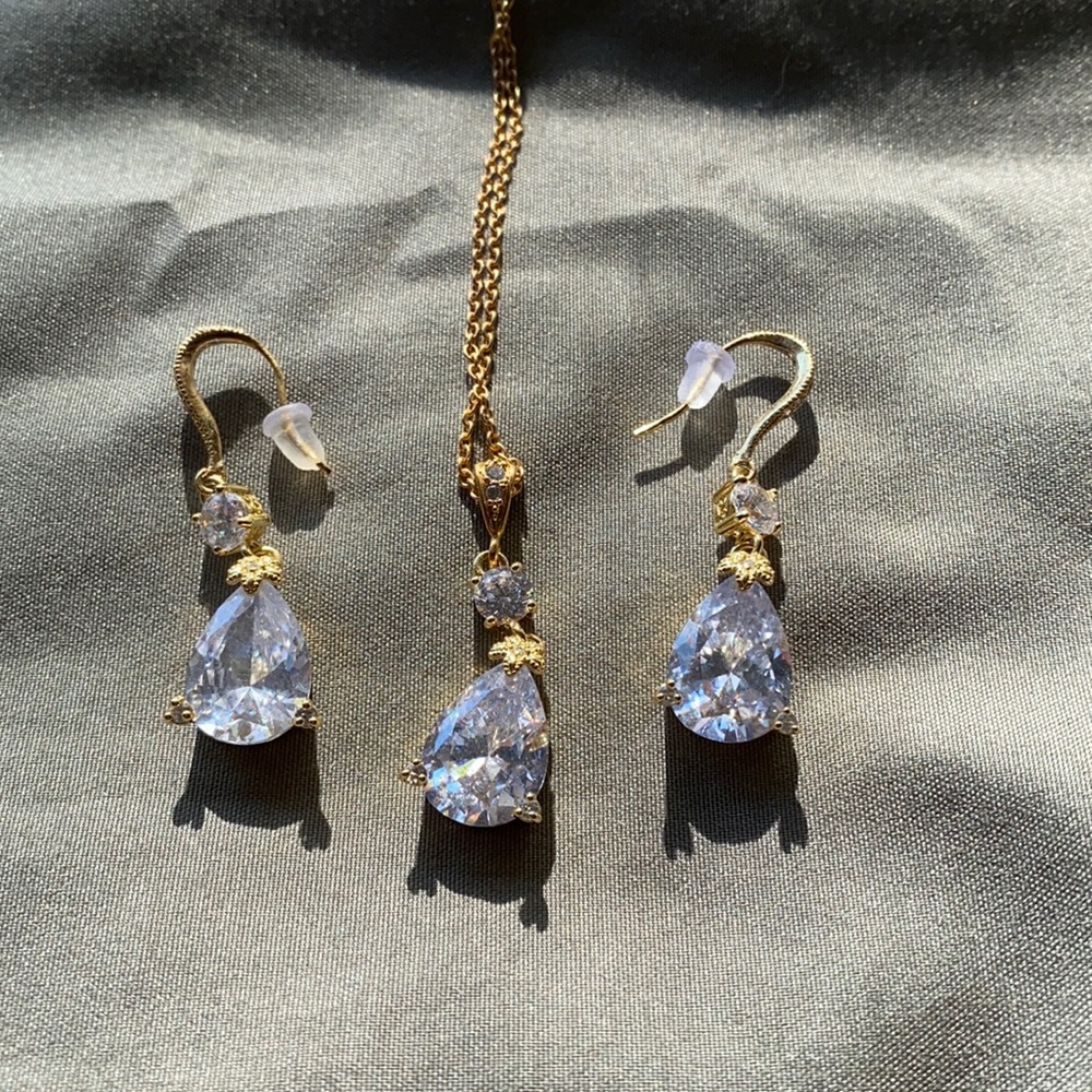 Bridal earring & necklace set